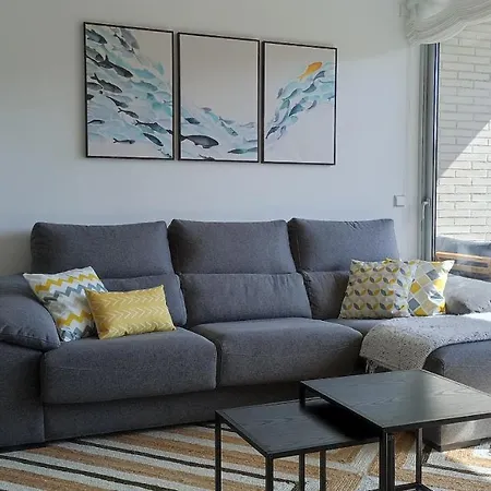 Apartamento Familiar Con Piscina Cerca De La Playa *